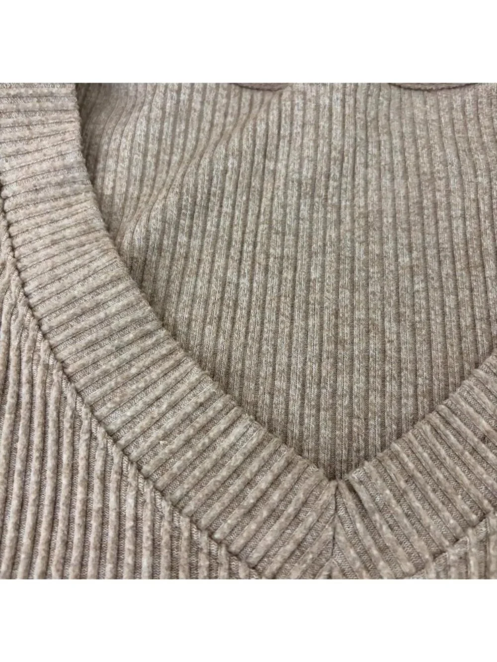 Alo Yoga Muse Ribbed V-Neck Pullover